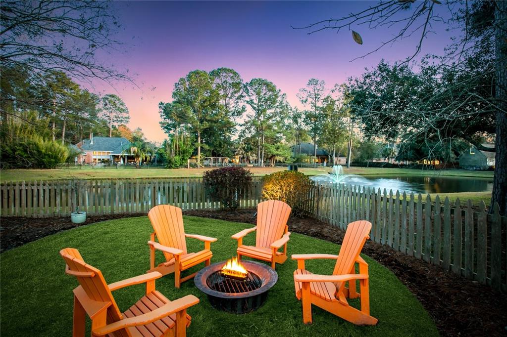 Mandeville, Louisiana 70448, United States, 5 Bedrooms Bedrooms, ,4 BathroomsBathrooms,Residential,Pending,27588