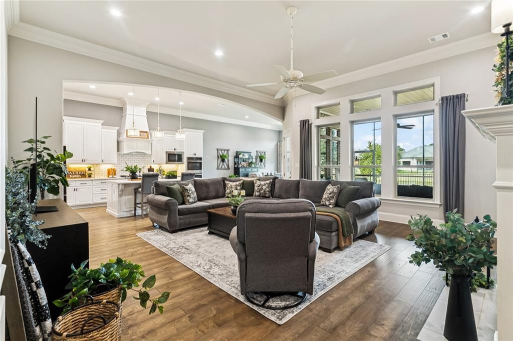 898 S CORNICHE DU LAC