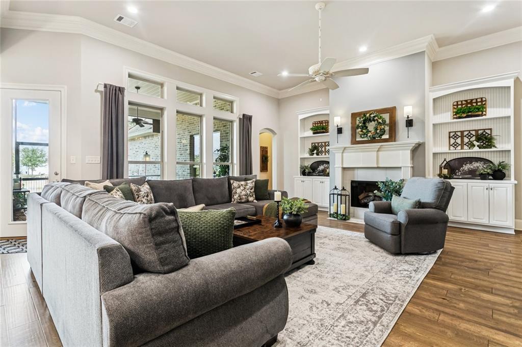 898 S CORNICHE DU LAC