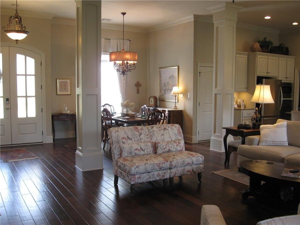 320 DE ZAIRE Drive