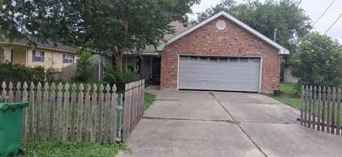 Photo of 433 E MAPLE Loop, La Place, LA 70068 (MLS # 2558908)