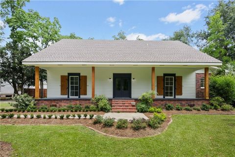 425 CARONDELET Street Mandeville LA 70448