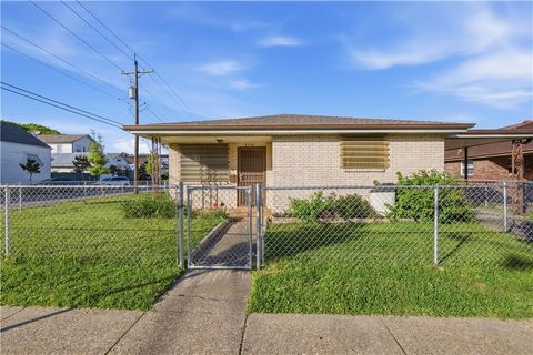 Photo of 2733 D'ABADIE Street, New Orleans, LA 70119 (MLS # 2554716)