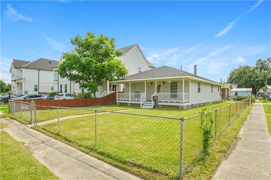 1401 CLAIBORNE Drive