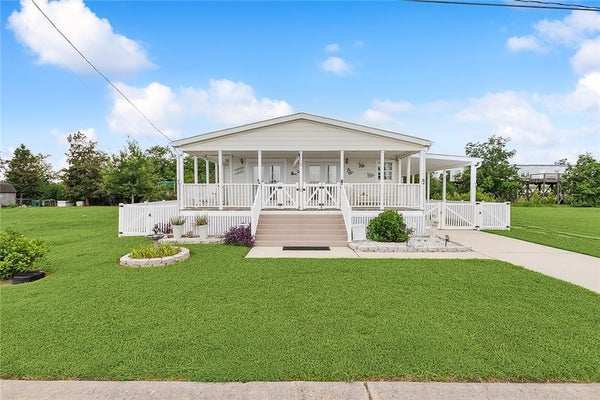 132 E PAULA DR, PORT SULPHUR, LA 70083 - Image bb8bb95deecd30b70fd66aa0402e8ab3/482548157