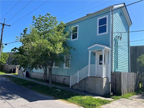 8200 02 Edinburgh Street, New Orleans, LA 70118 - #: 2444293