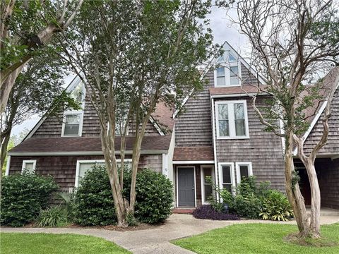 Photo of 9 SPINNAKER Lane, New Orleans, LA 70124 (MLS # 2553002)