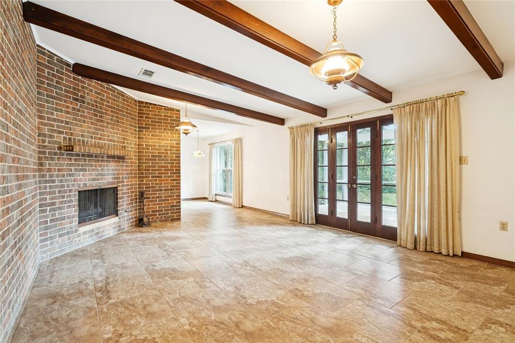 435 COUNTRY CLUB Boulevard