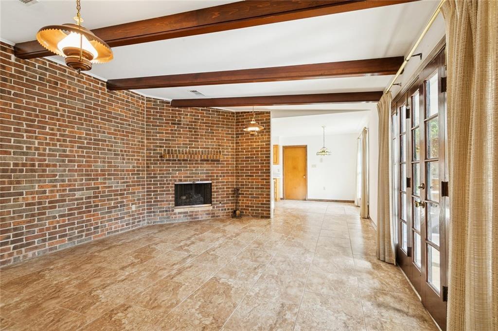 435 COUNTRY CLUB Boulevard