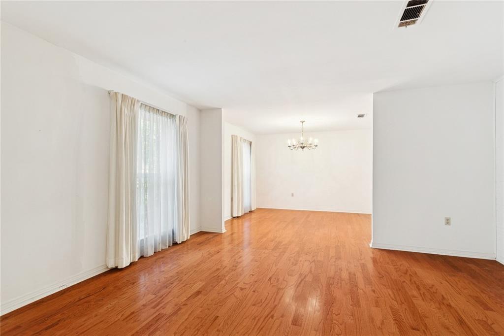 435 COUNTRY CLUB Boulevard