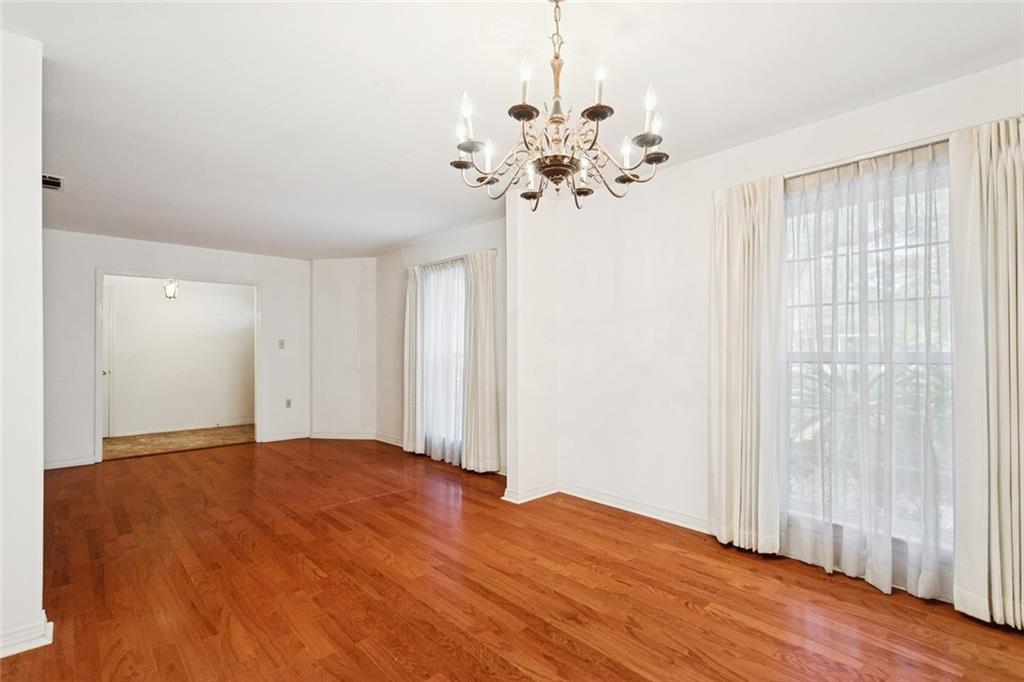 435 COUNTRY CLUB Boulevard