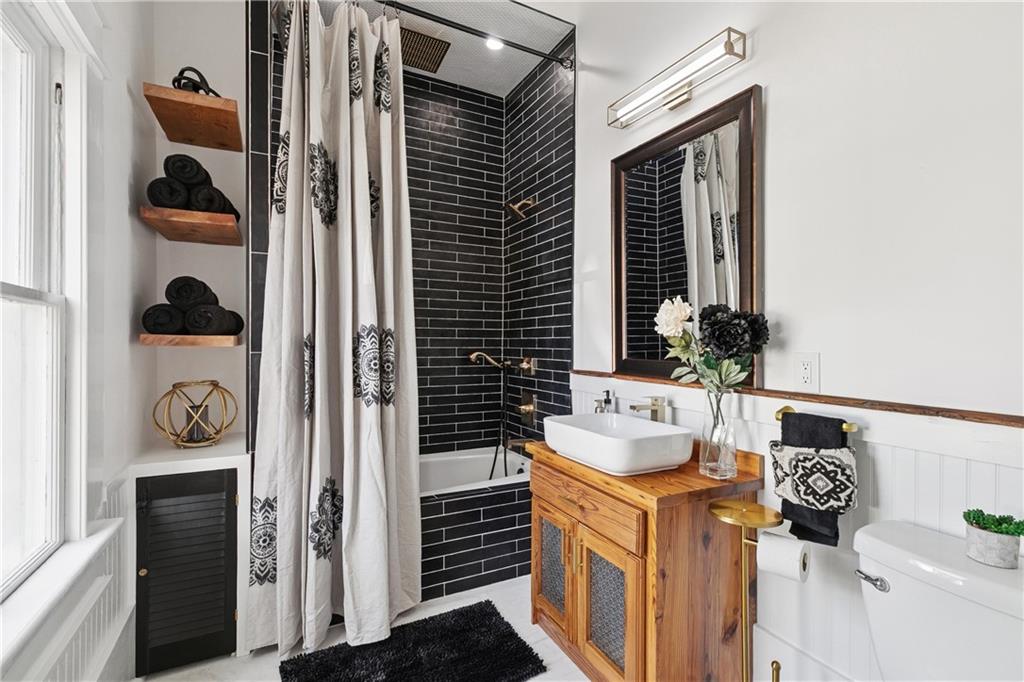 1903 DAUPHINE Street