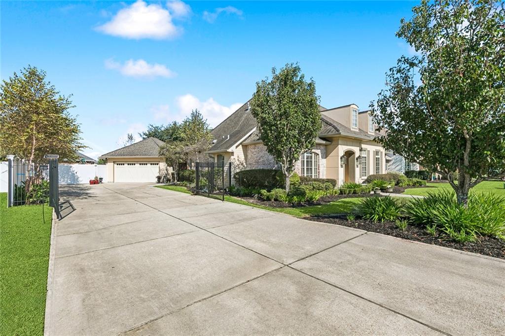 207 LAC IBERVILLE Drive