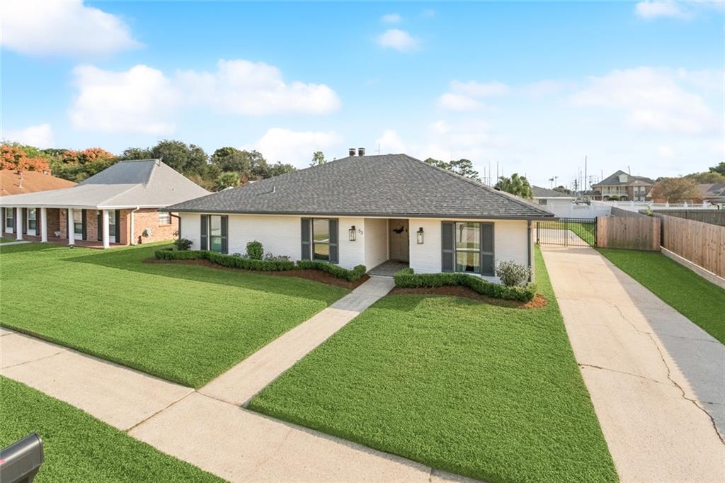 53 WOODLAKE Boulevard