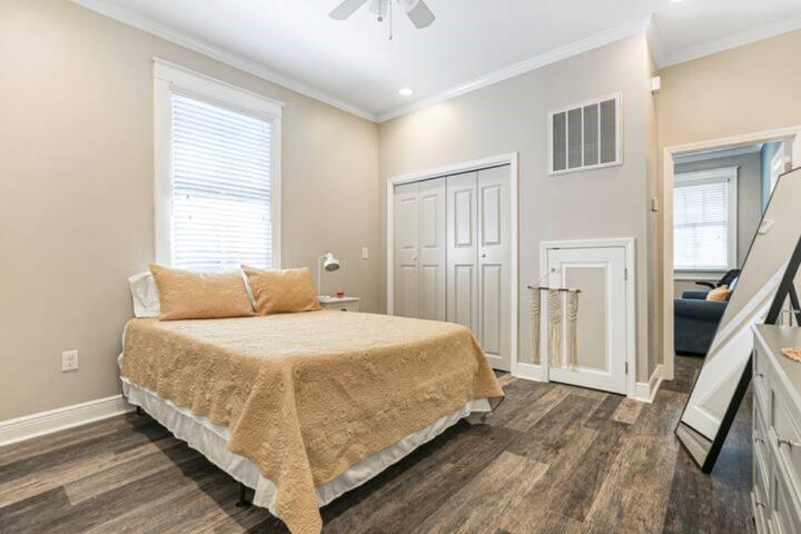 2321/23 CHARTRES Street