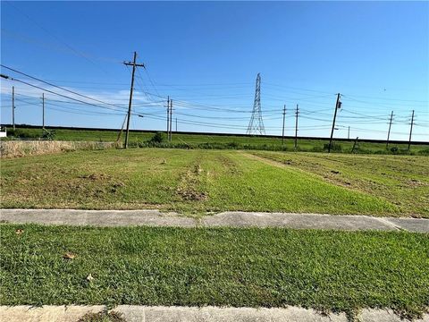 2000 BENJAMIN Street Arabi LA 70032