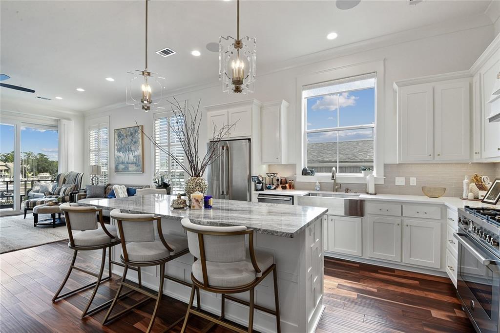 Mandeville, Louisiana 70471, United States, 3 Bedrooms Bedrooms, ,3 BathroomsBathrooms,Residential,Pending,34462