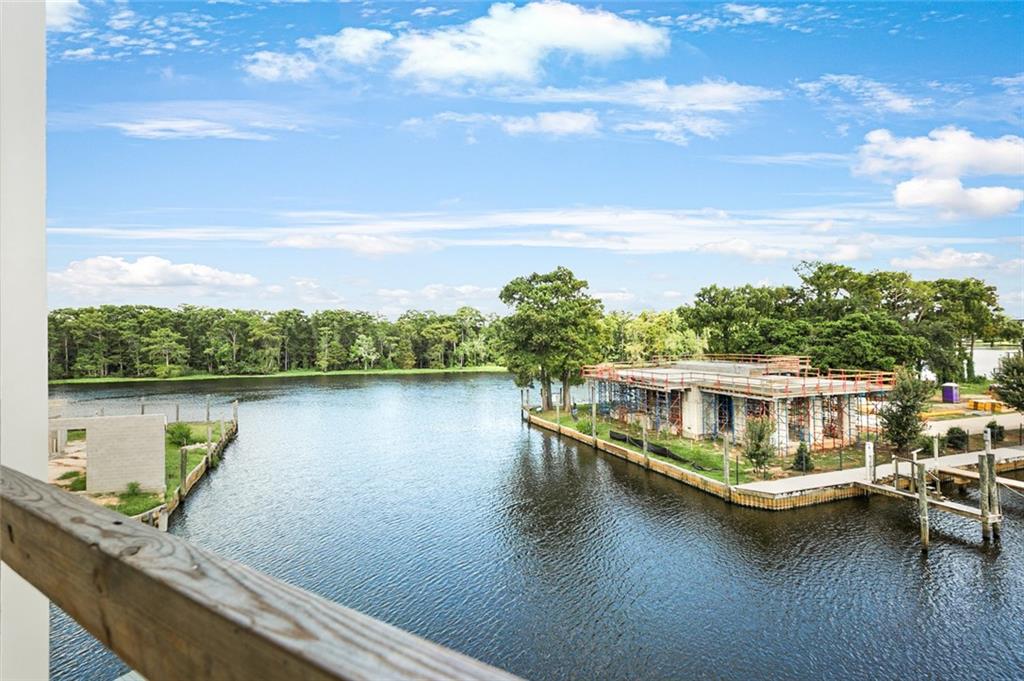 Mandeville, Louisiana 70471, United States, 3 Bedrooms Bedrooms, ,3 BathroomsBathrooms,Residential,Pending,34462