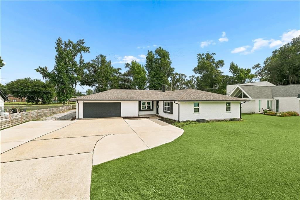 24 W LEVERT Drive