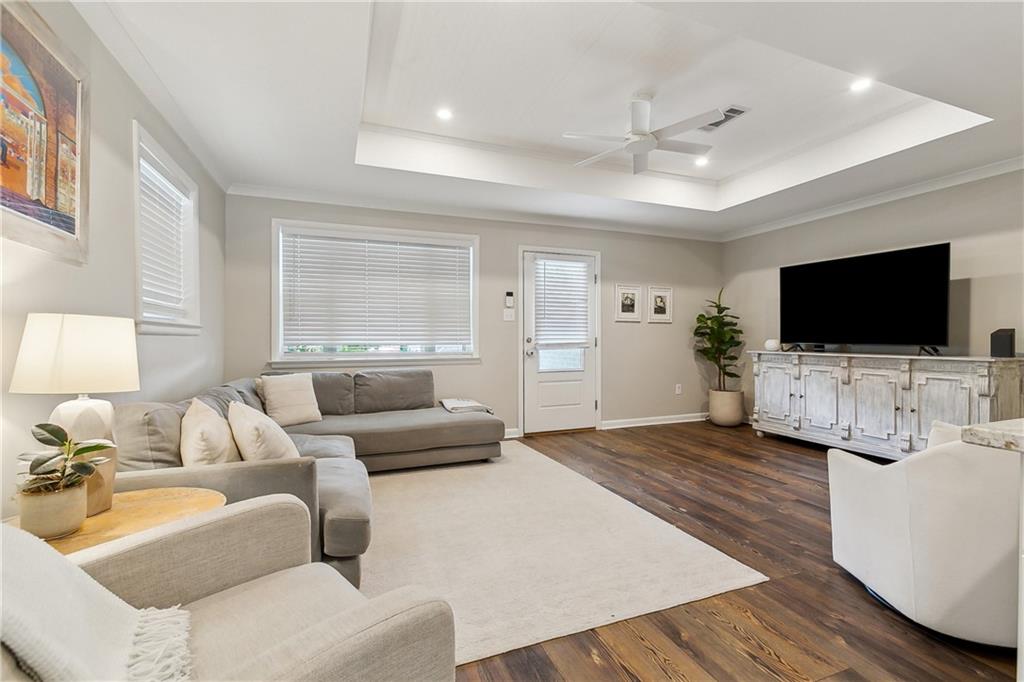 Metairie, Louisiana 70005, United States, 3 Bedrooms Bedrooms, ,2 BathroomsBathrooms,Residential,Pending,90647