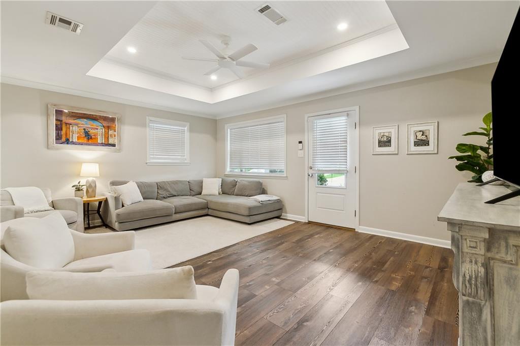 Metairie, Louisiana 70005, United States, 3 Bedrooms Bedrooms, ,2 BathroomsBathrooms,Residential,Pending,90647