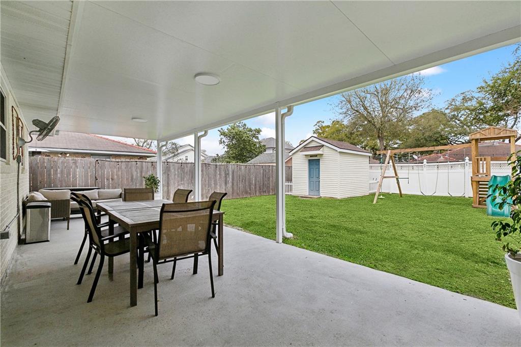 Metairie, Louisiana 70005, United States, 3 Bedrooms Bedrooms, ,2 BathroomsBathrooms,Residential,Pending,90647