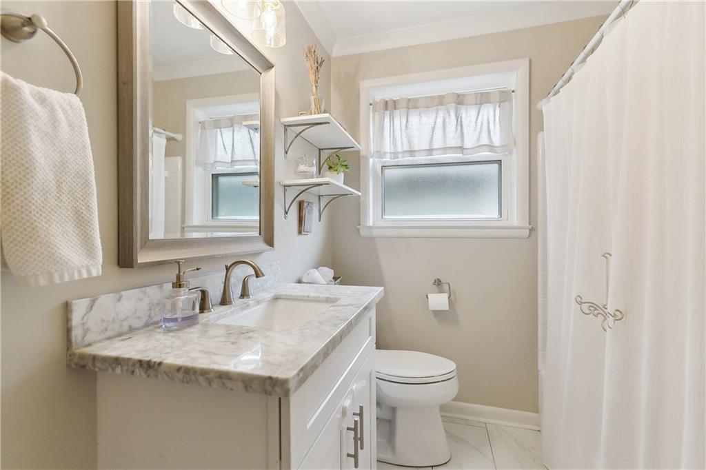 Metairie, Louisiana 70005, United States, 3 Bedrooms Bedrooms, ,2 BathroomsBathrooms,Residential,Pending,90647