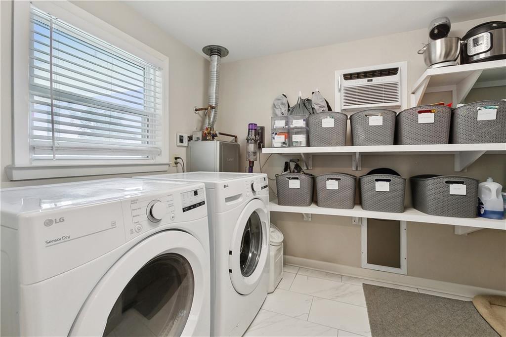 Metairie, Louisiana 70005, United States, 3 Bedrooms Bedrooms, ,2 BathroomsBathrooms,Residential,Pending,90647