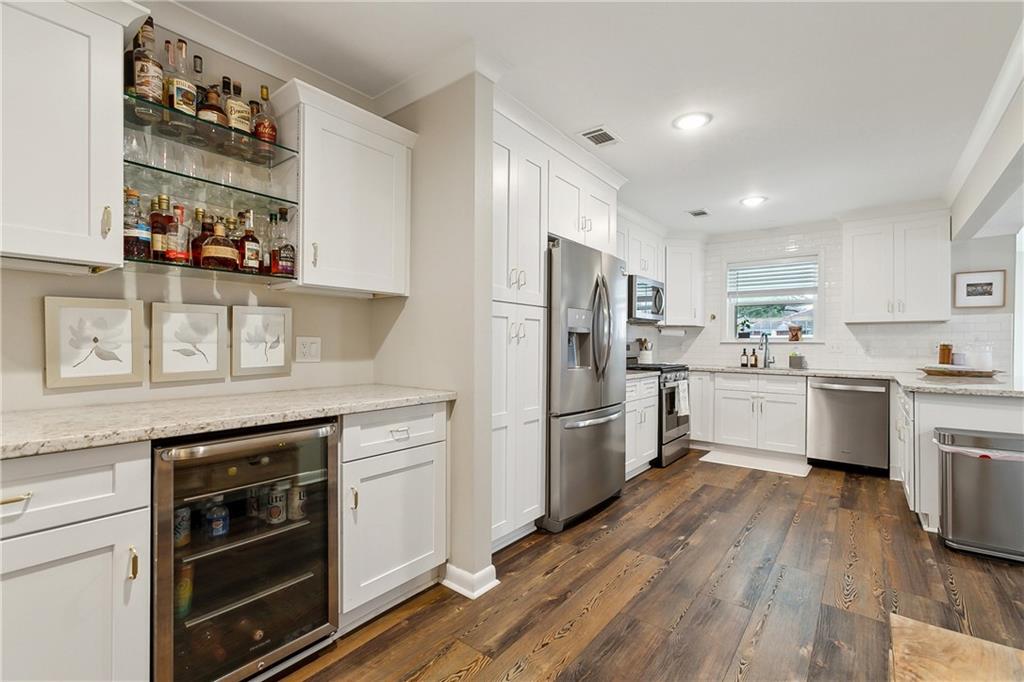 Metairie, Louisiana 70005, United States, 3 Bedrooms Bedrooms, ,2 BathroomsBathrooms,Residential,Pending,90647