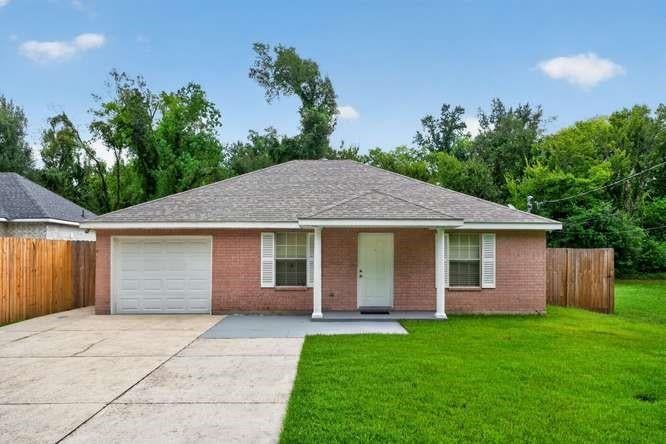 556 MAGNOLIA Avenue