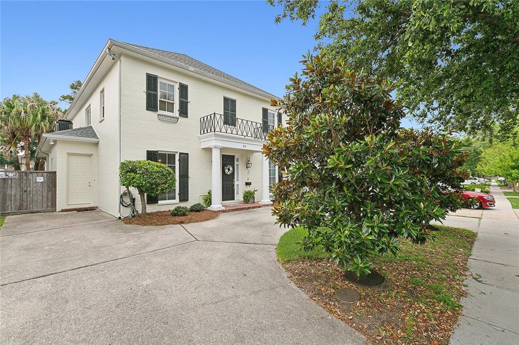 25 OAKLAWN Drive