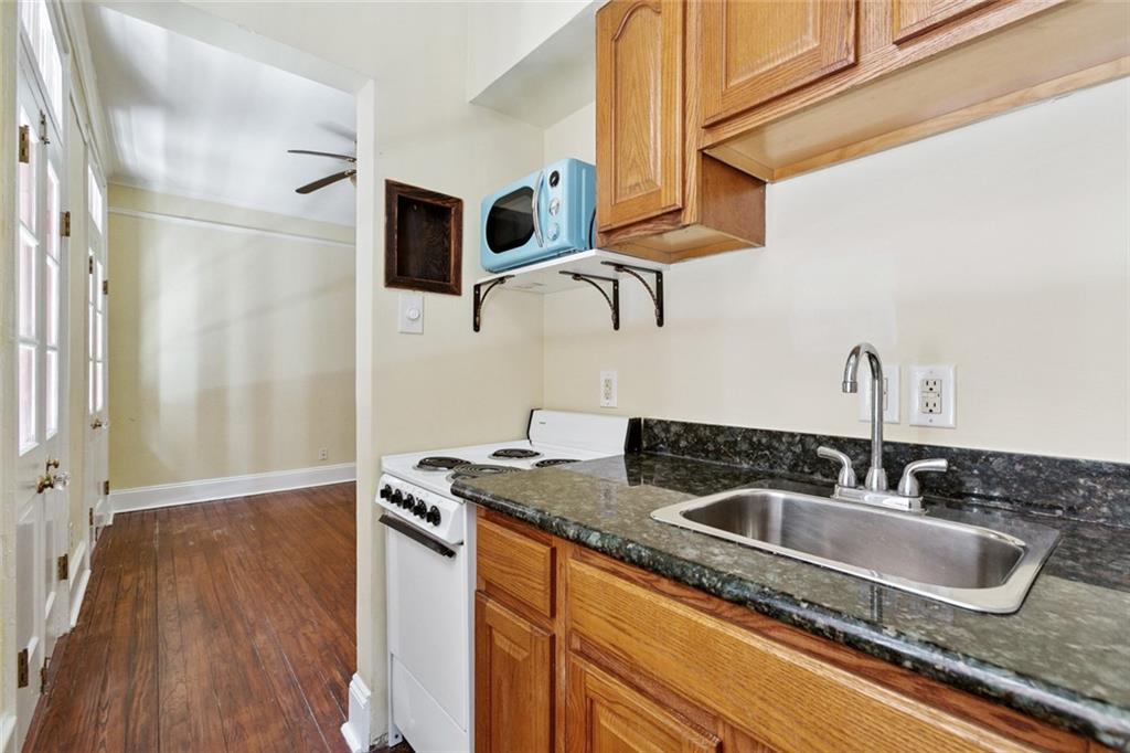 827 BURGUNDY Street D