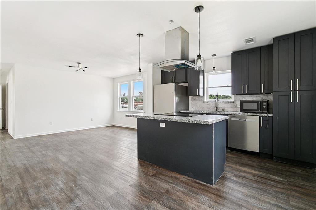 115 E SAINT BERNARD Highway