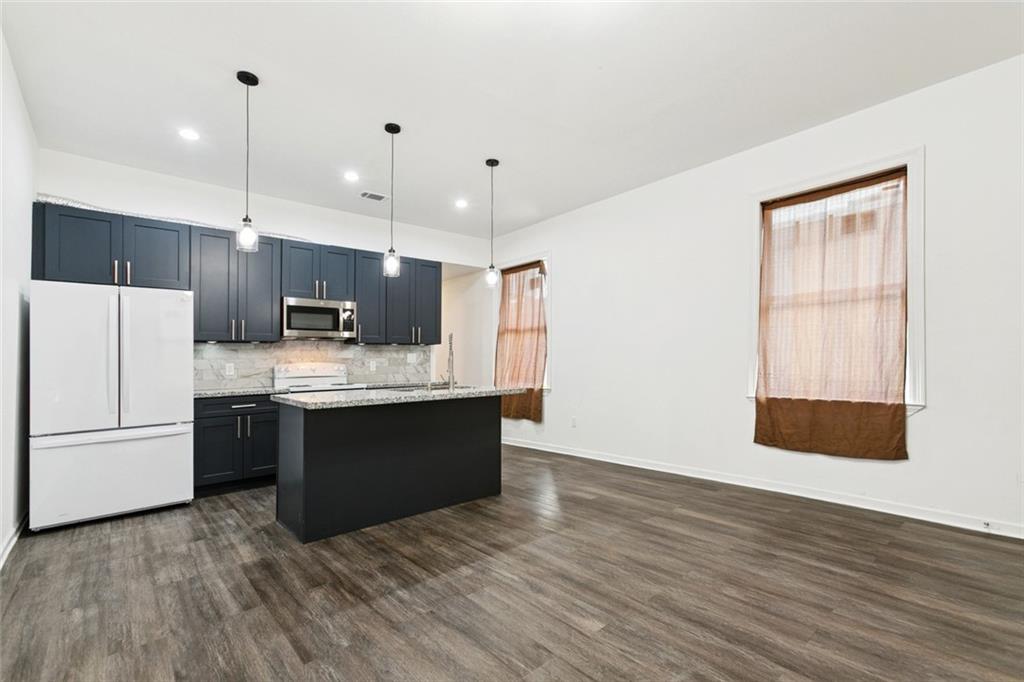 115 E SAINT BERNARD Highway