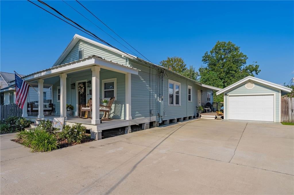 320 N 6TH Street