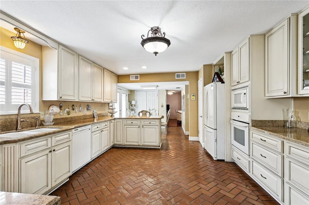 Metairie, Louisiana 70002, United States, 4 Bedrooms Bedrooms, ,3 BathroomsBathrooms,Residential,Active,215877