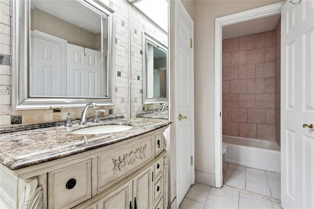 Metairie, Louisiana 70002, United States, 4 Bedrooms Bedrooms, ,3 BathroomsBathrooms,Residential,Active,215877