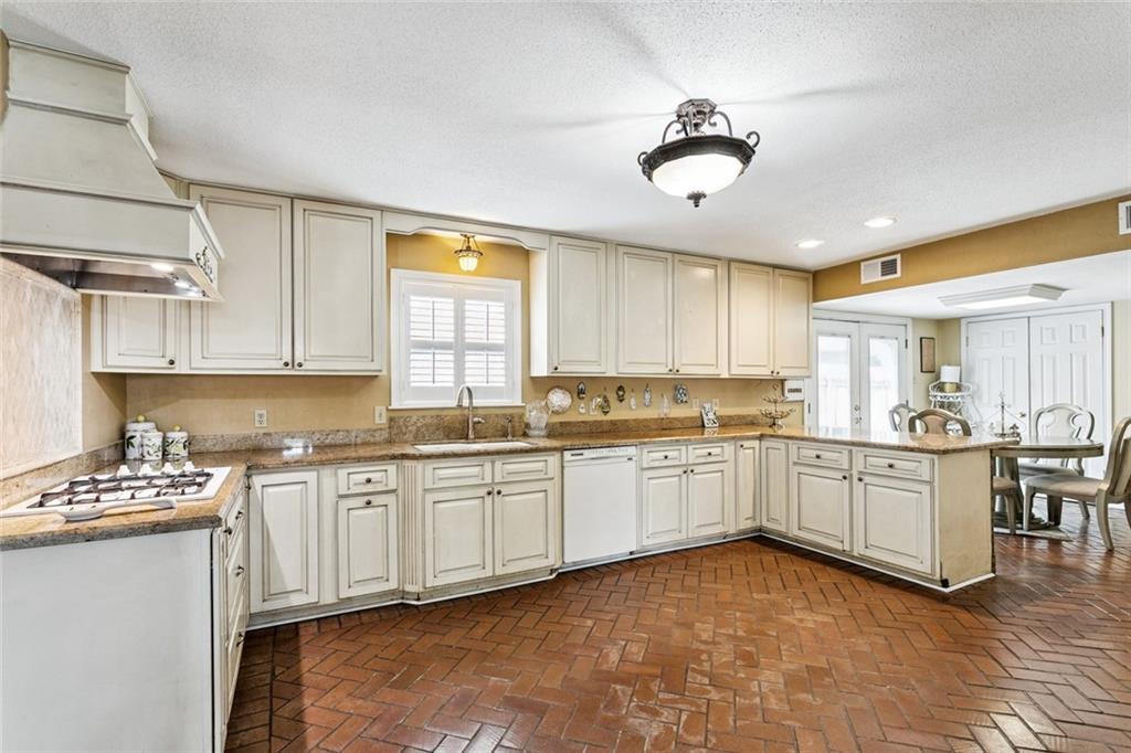 Metairie, Louisiana 70002, United States, 4 Bedrooms Bedrooms, ,3 BathroomsBathrooms,Residential,Active,215877