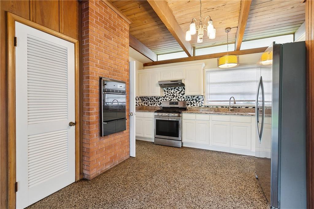 1501 POINSETTIA Drive