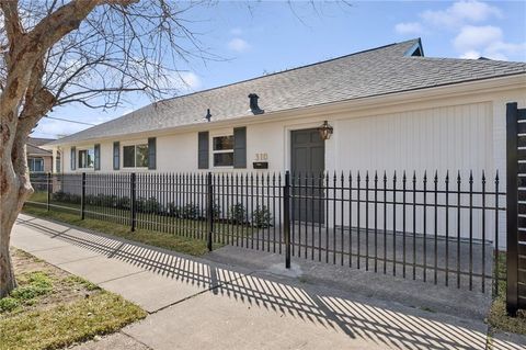 Photo of 310 NASHVILLE Avenue, New Orleans, LA 70115 (MLS # 2544230)