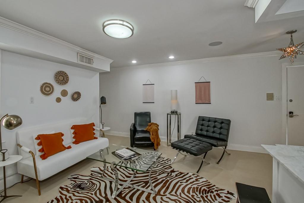 1323 DAUPHINE Street 3