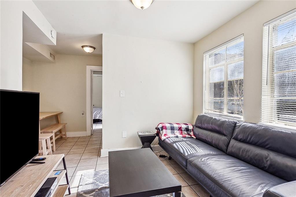 New Orleans, Louisiana 70115, United States, 2 Bedrooms Bedrooms, ,1 BathroomBathrooms,Residential,Active,169910