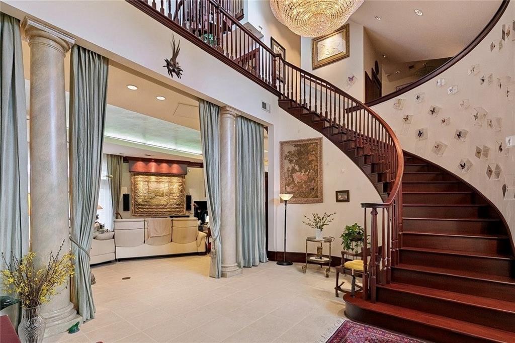 45 OAK TREE Drive