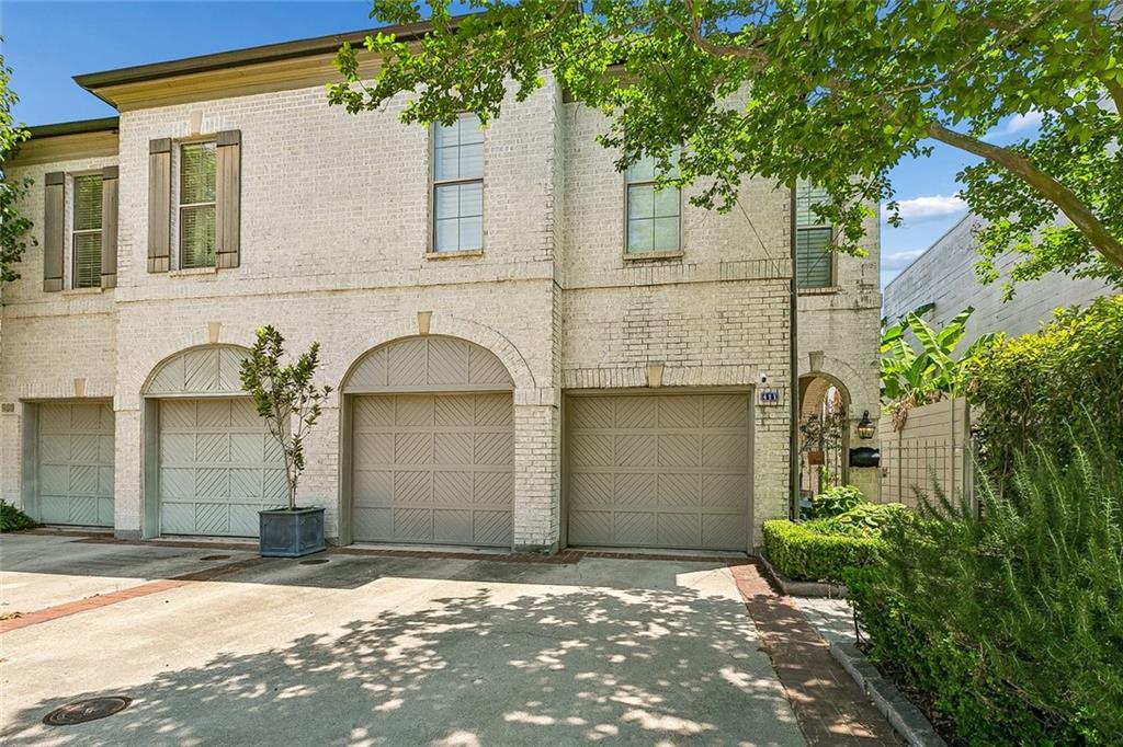411 FOCIS Street