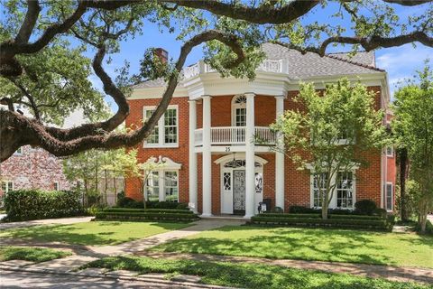 25 VERSAILLES Boulevard New Orleans LA 70125