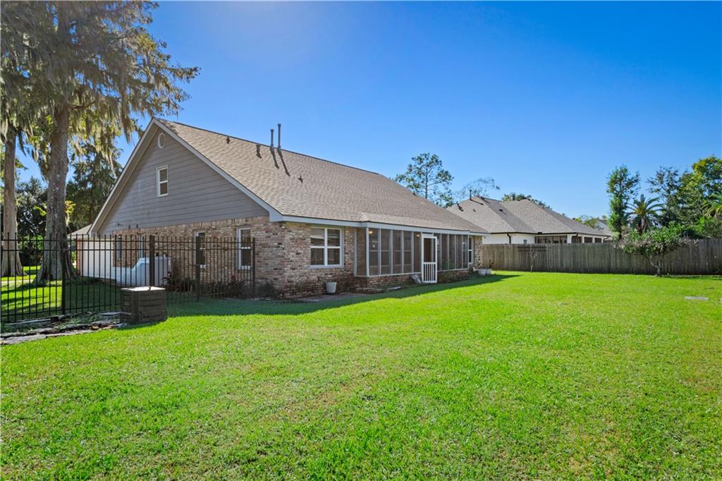 31 E WOODLAWN Drive