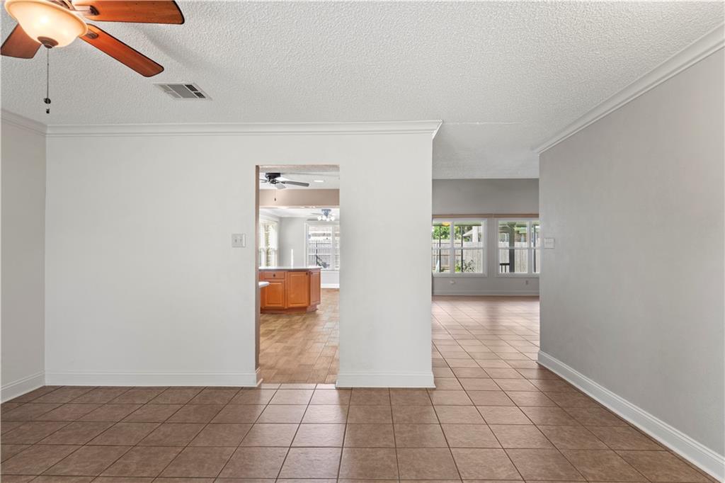 31 E WOODLAWN Drive
