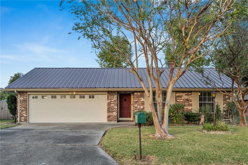 102 FLOWERWOOD Court