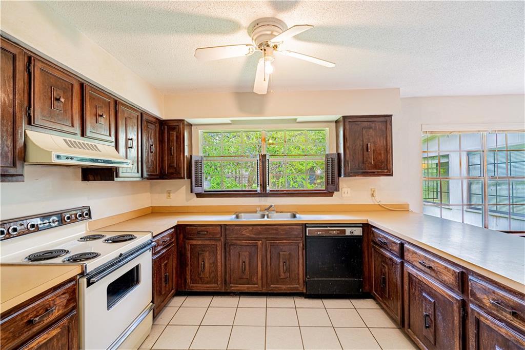 210 LAKE ONTARIO Court