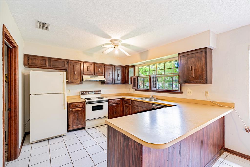 210 LAKE ONTARIO Court